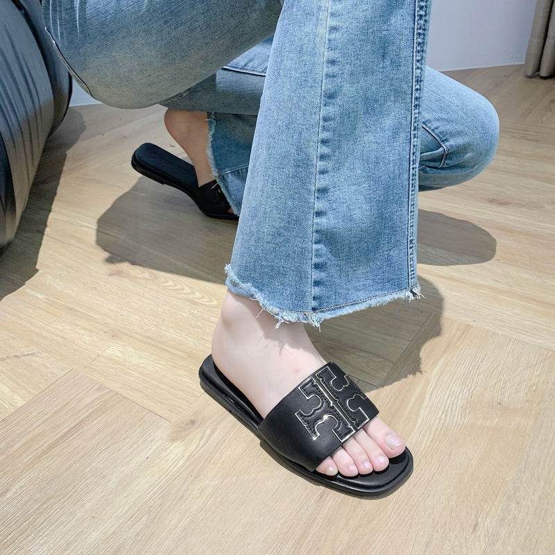 2024 Highly Popular Sexy Lady Luxury Designer Flat Leather Sandals