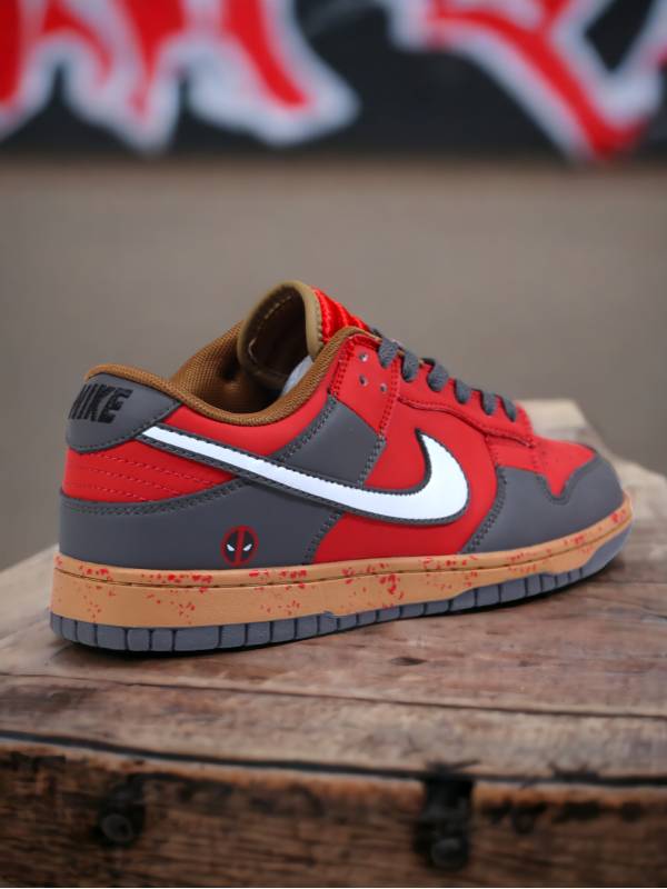 NIKE Deadpool Dunk Low